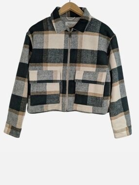 Natural Reflections Plaid Cropped Zip Shacket Lined Medium